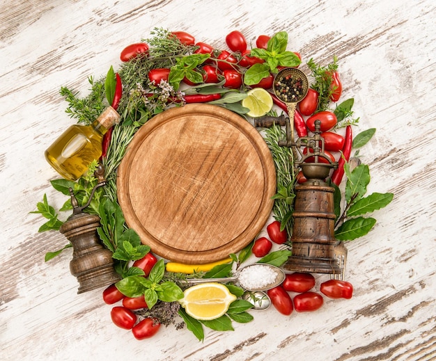 Farfurie apetisantă cu legume proaspete